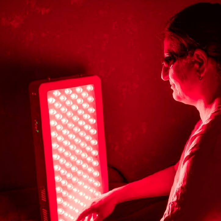 woman-doing-the-red-light-therapy