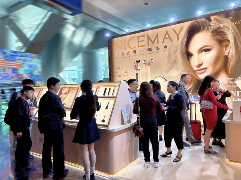 NICEMAY NICEMAY beauty-device exhibition booth, product display, and buyer interaction — image 12
